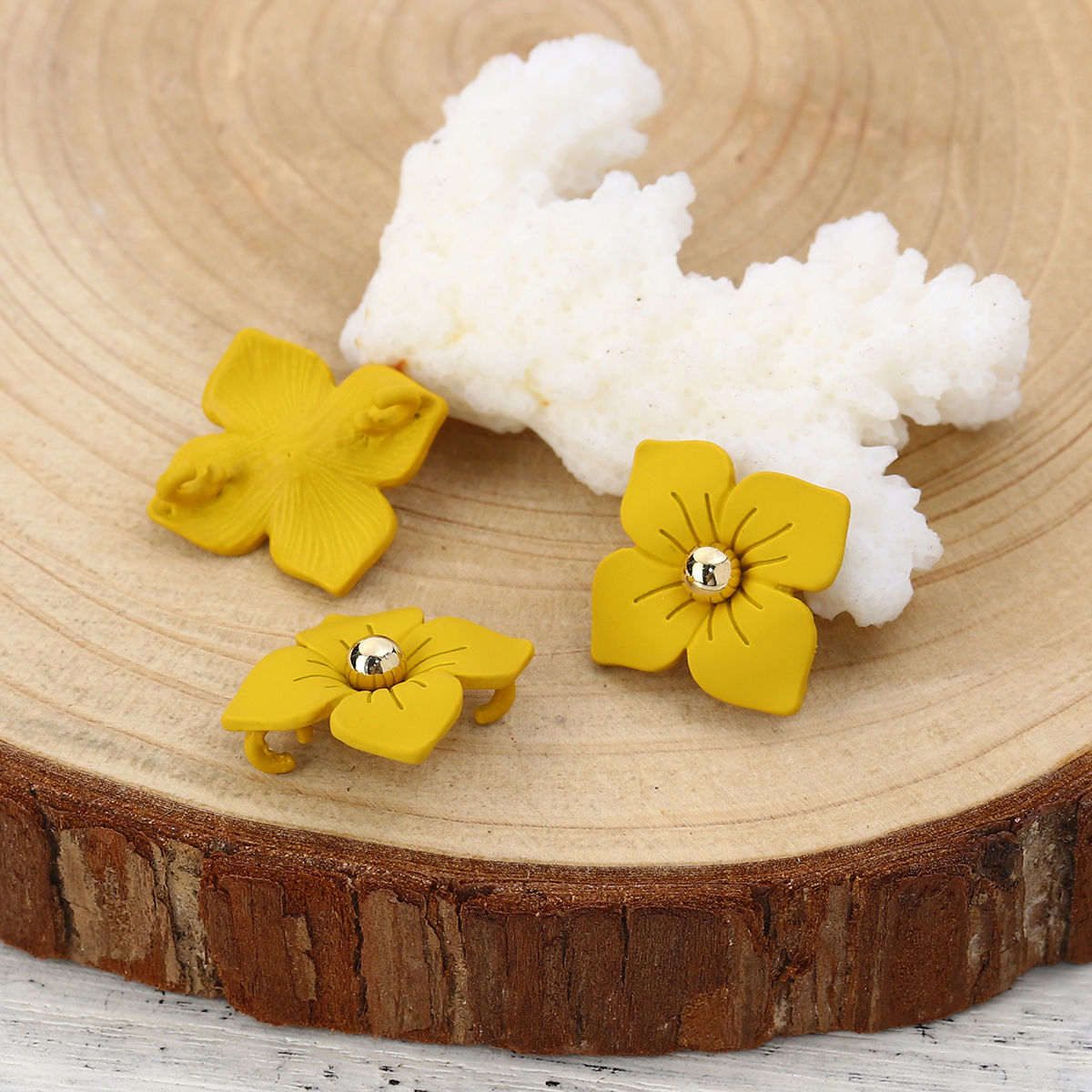 Picture of Zinc Based Alloy Connectors Flower Yellow 20mm x 20mm, 10 PCs
