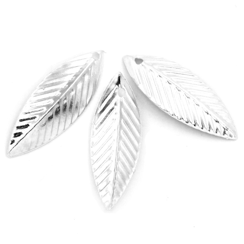 Image de 500Pcs Pendentifs forme feuille en métal Argenté,21x7.5mm