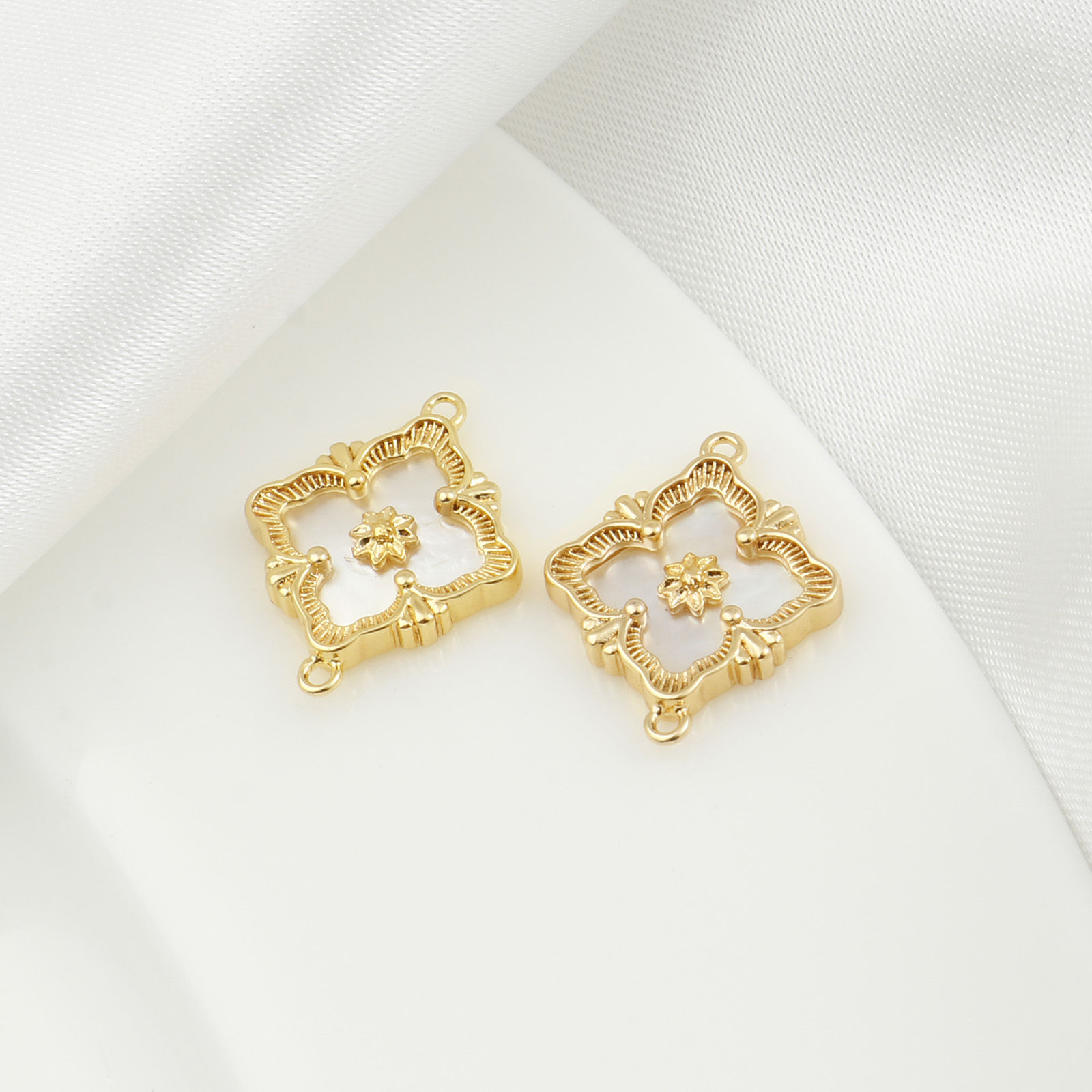 Picture of Shell & Brass Style Of Royal Court Character Connectors Real Gold Plated Rhombus Carved Pattern 17mm x 14mm, 1 Piece