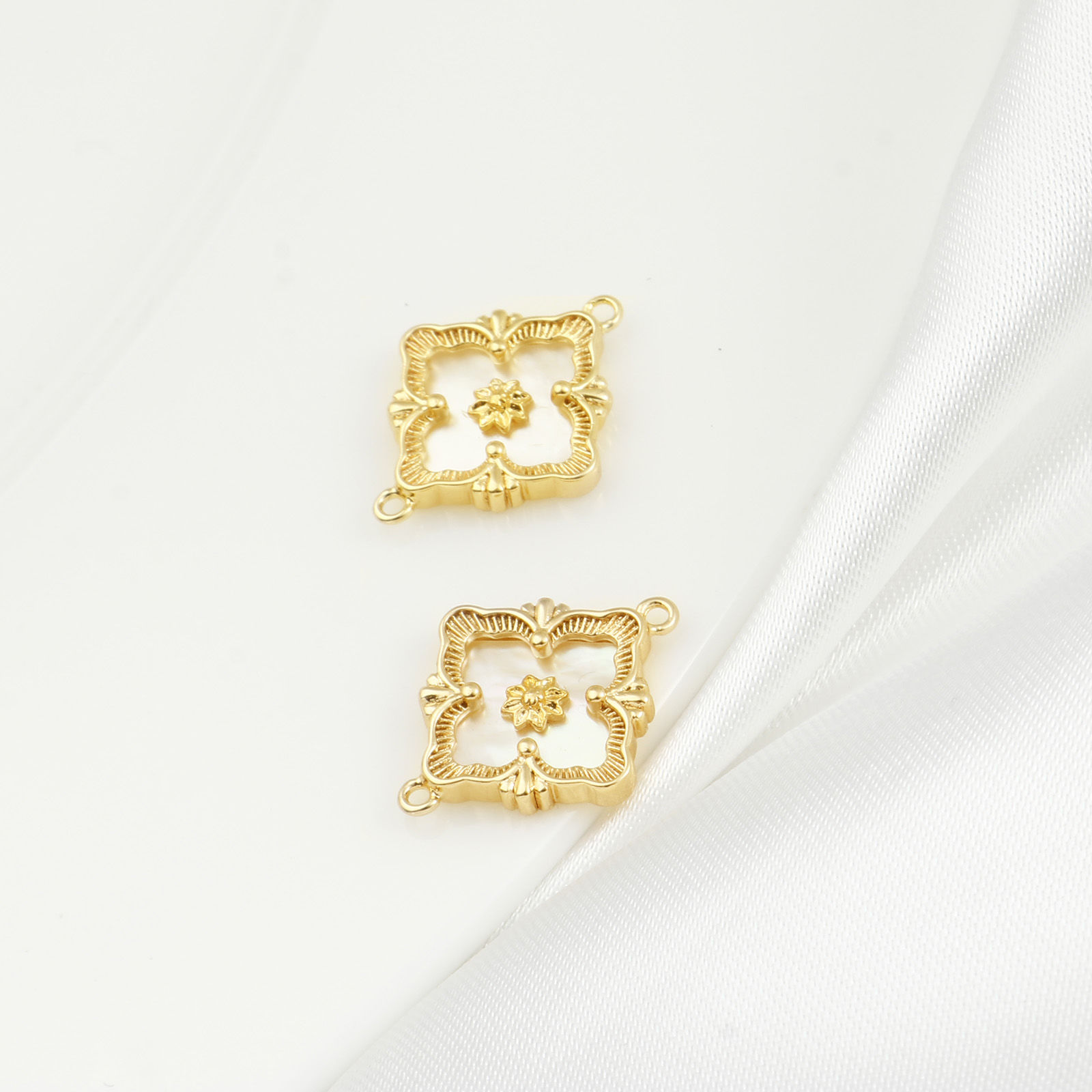 Picture of Shell & Brass Style Of Royal Court Character Connectors Real Gold Plated Rhombus Carved Pattern 17mm x 14mm, 1 Piece