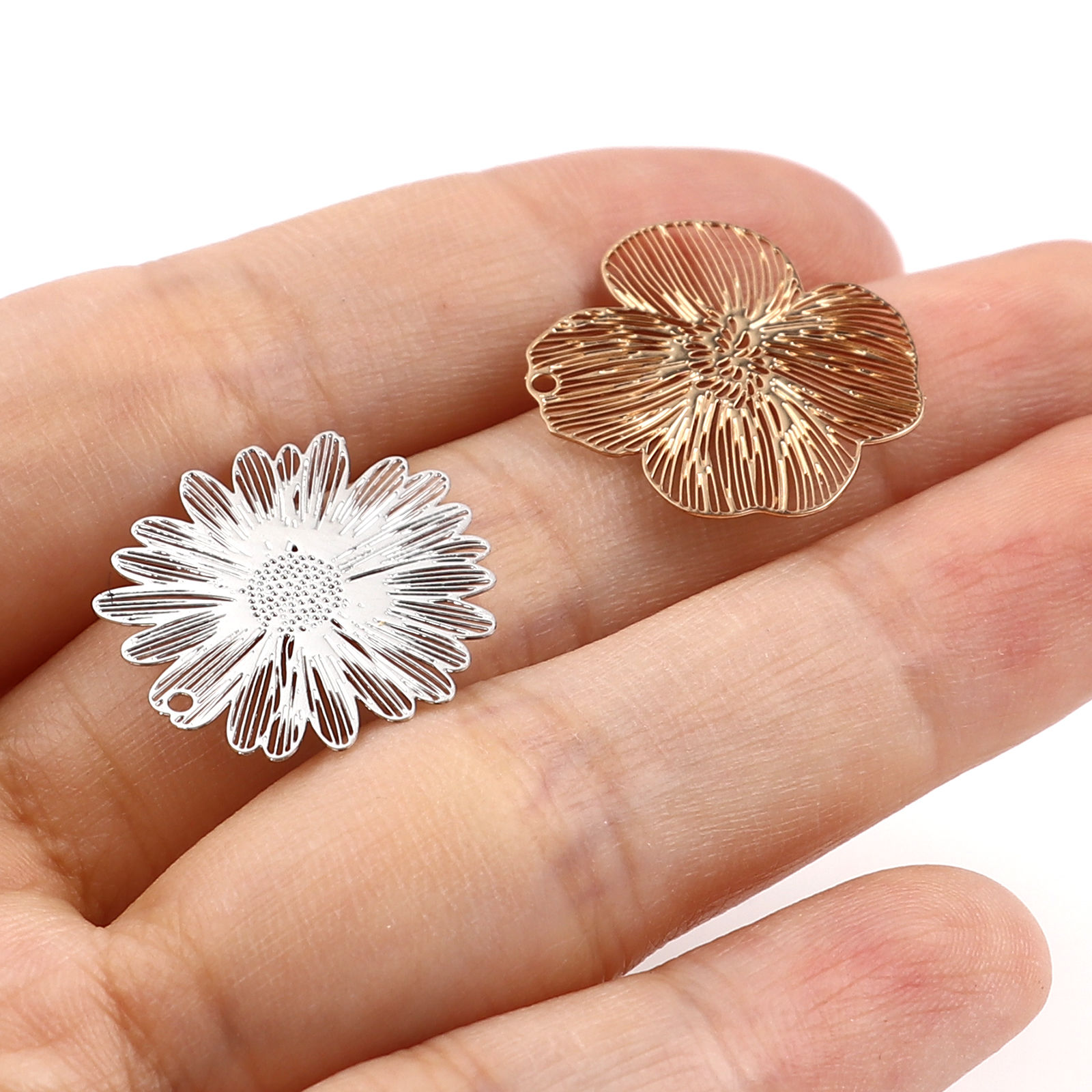 Immagine di Ottone Filigree Stamping Charms 20 Pz