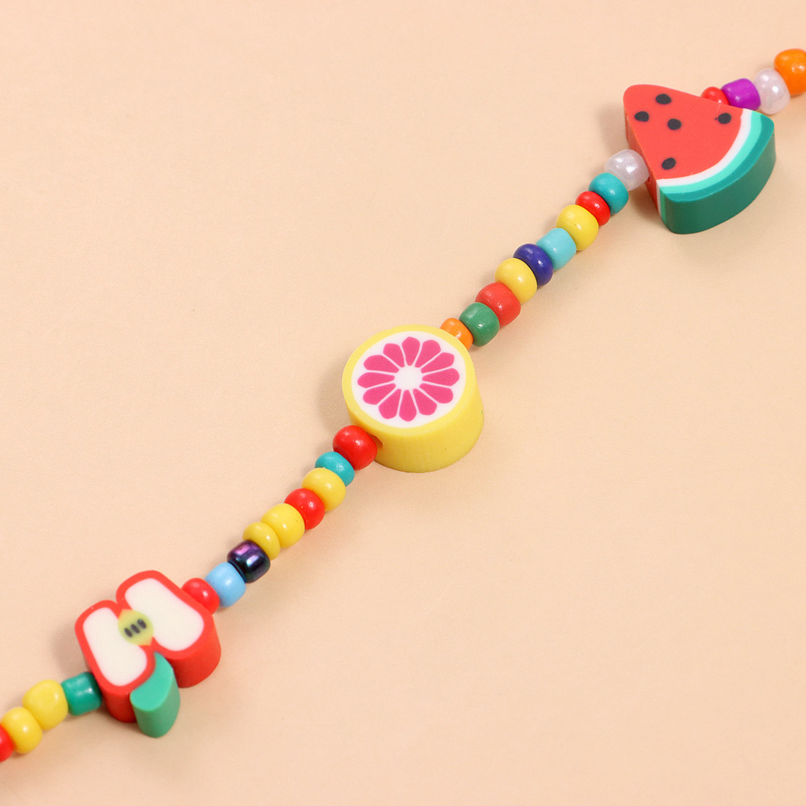 Image de Collier Perlé Mignon en Plastique Multicolore Fruits au Hasard 1 Pièce