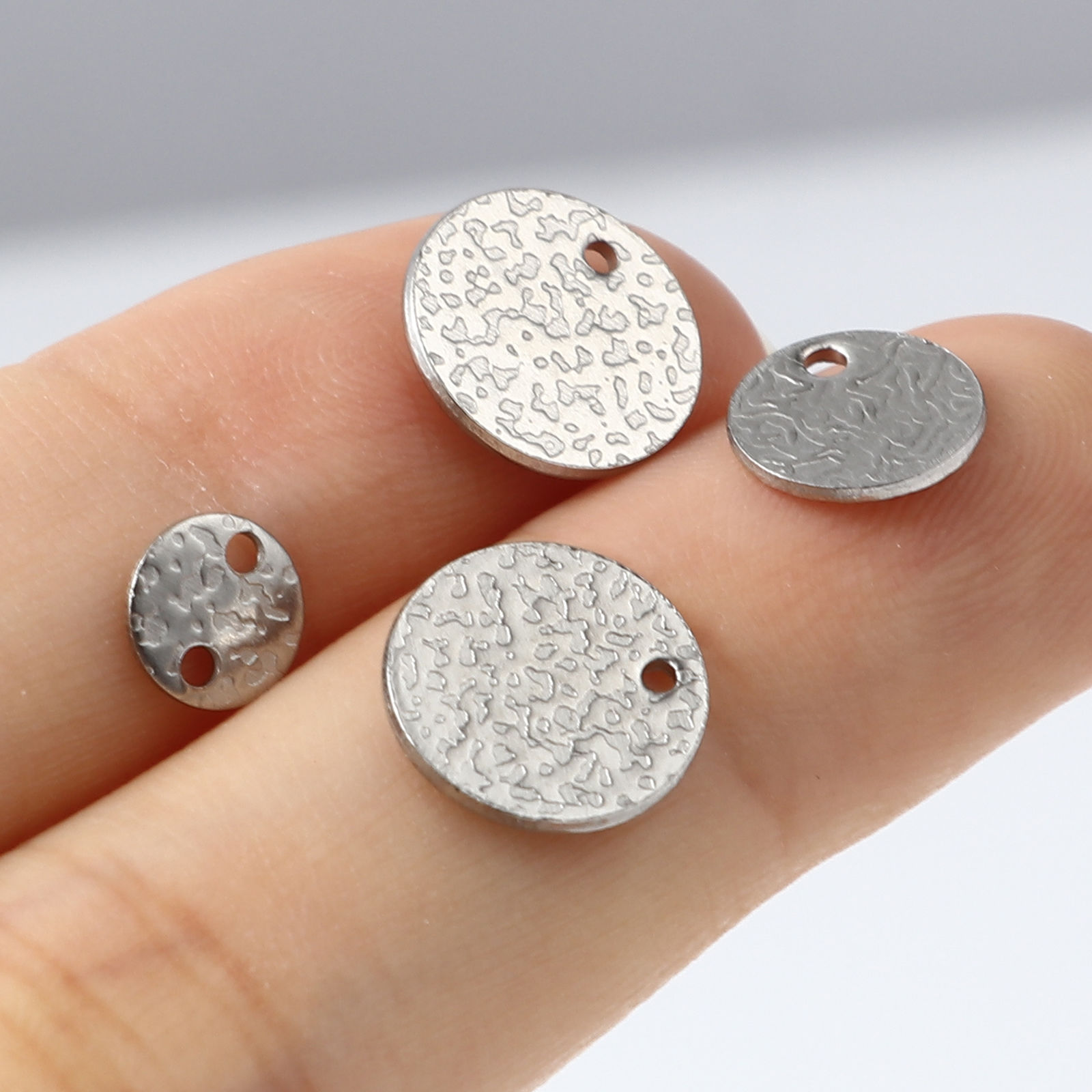 Picture of Stainless Steel Charms Round Disc Silver Tone 20 PCs