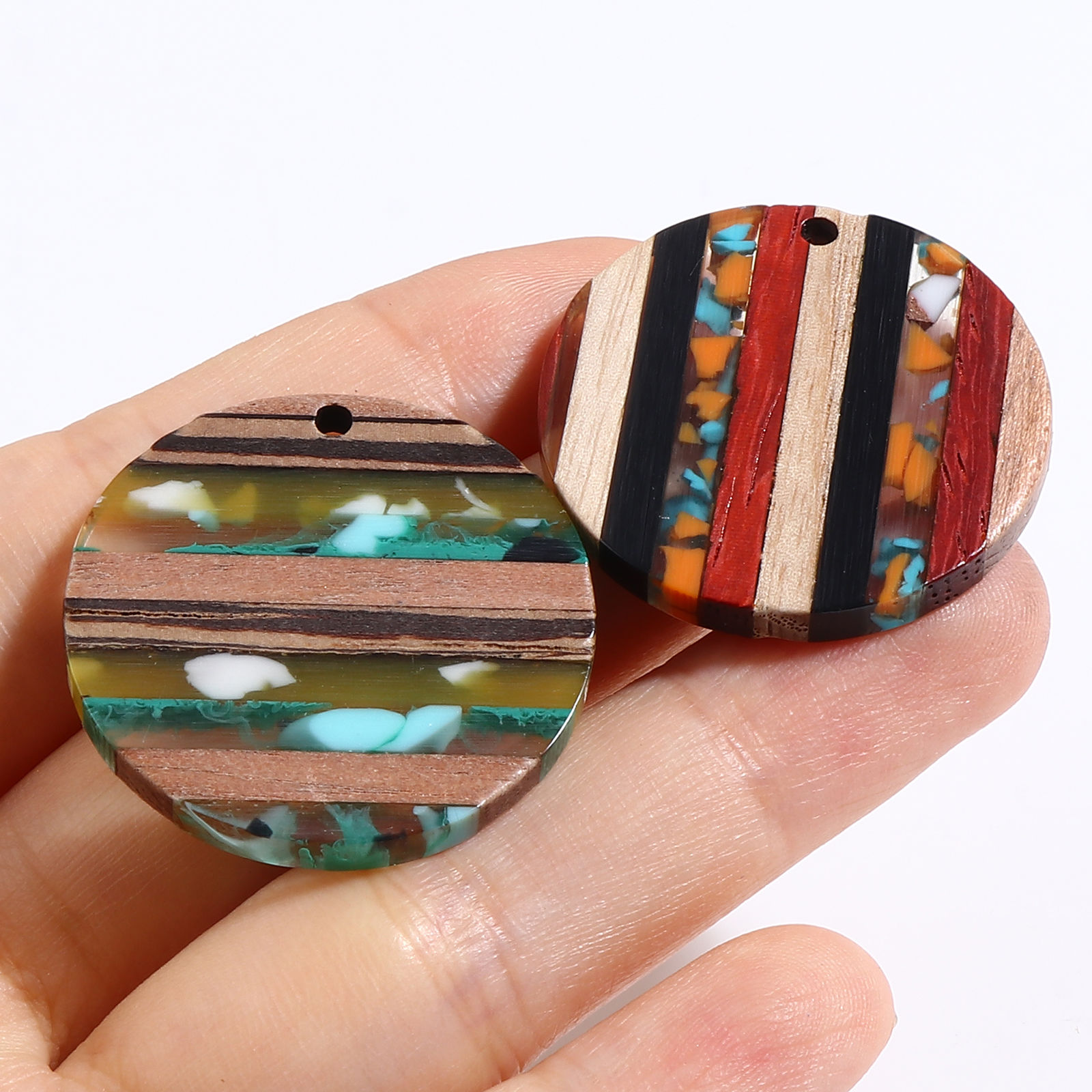 Picture of Resin & Wood Wood Effect Resin Pendants Round Disc Natural 2 PCs