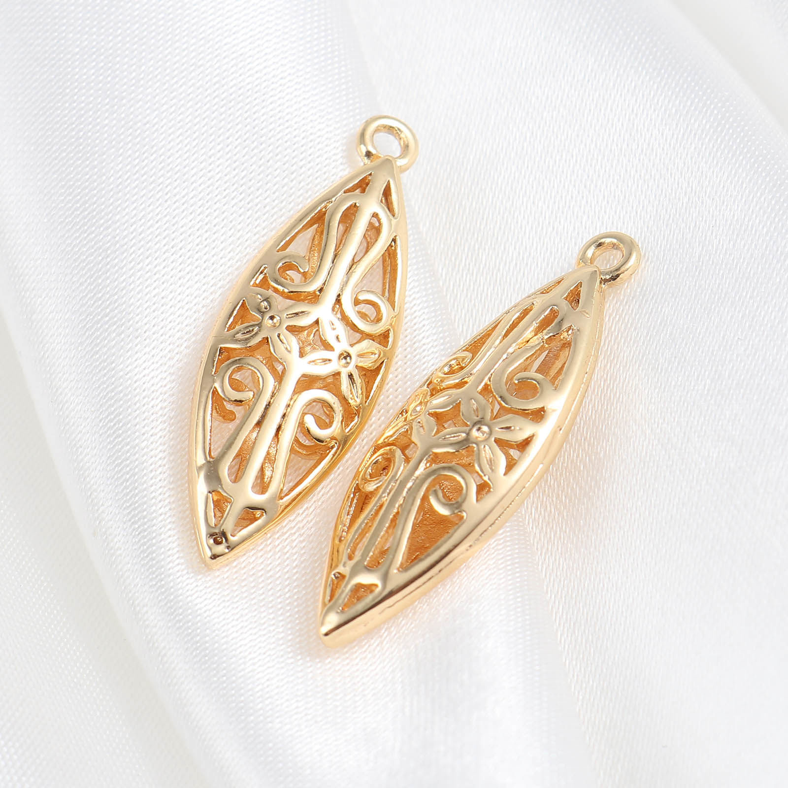 真鍮 チャーム 18K ゴールドフィルド 2 個 の画像