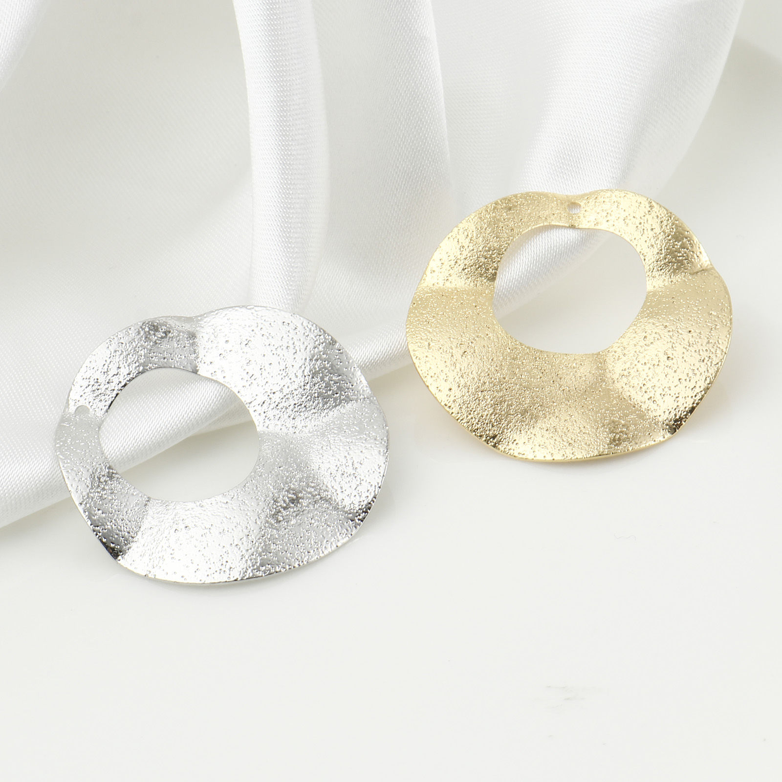 Immagine di Ottone Charms Tondo Vero Oro Placcato Polvere di Stelle 3.3cm x 3.3cm, 3 Pz
