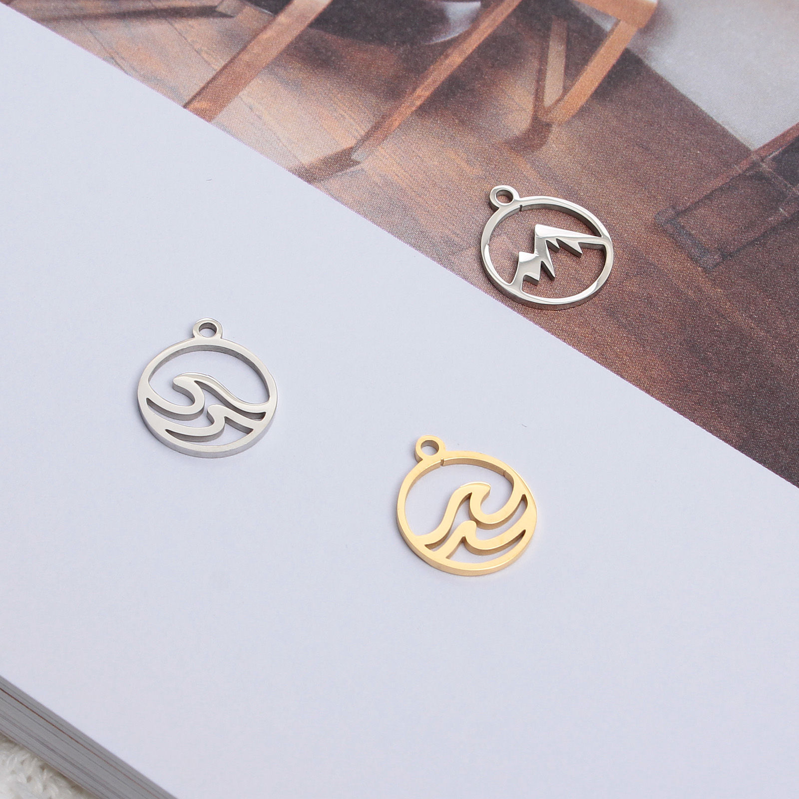 Bild von Edelstahl Charms Rund Bunt Hohl 14mm x 12mm, 2 Stück
