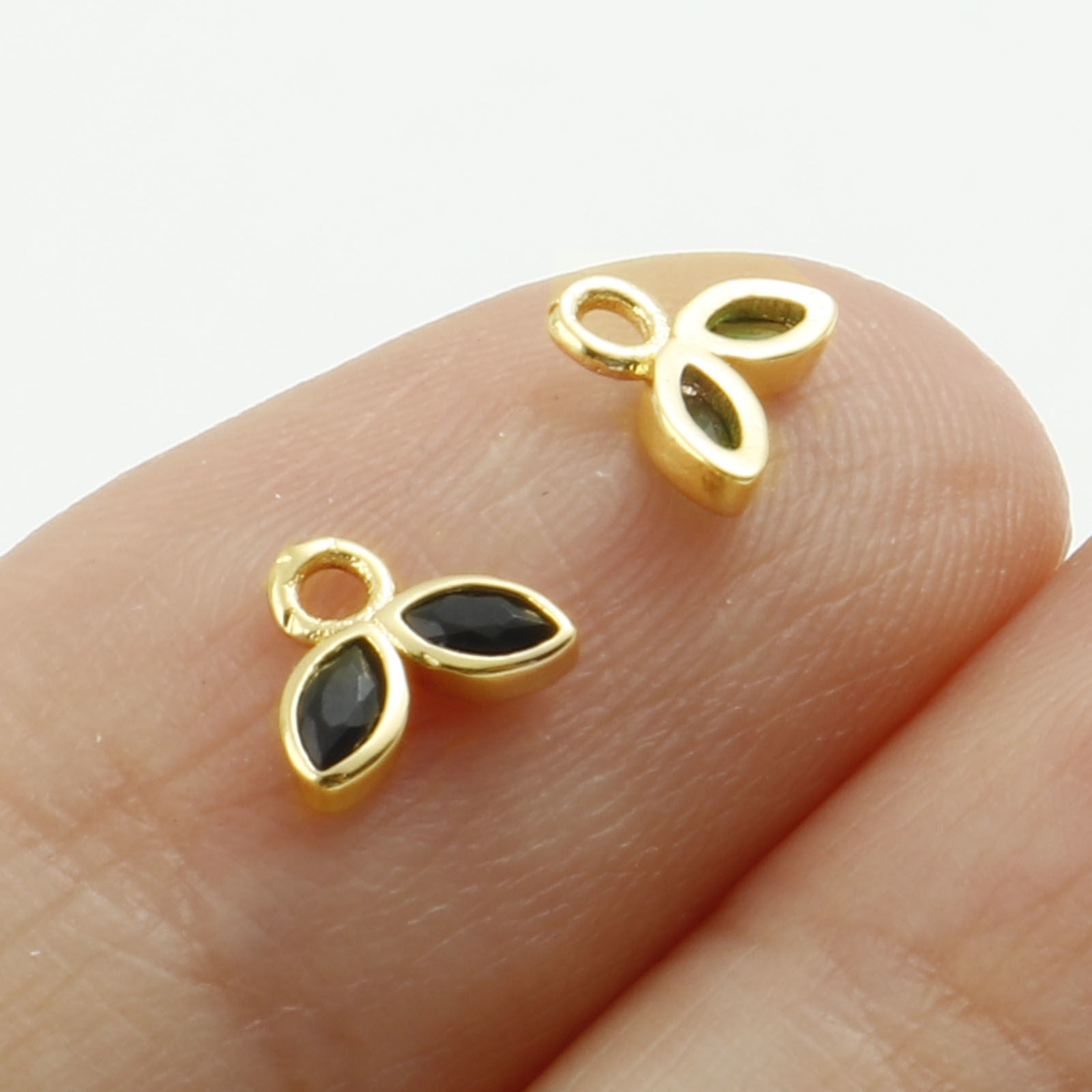 Picture of Brass Charms Leaf Real Gold Plated Multicolour Cubic Zirconia 6mm x 5mm