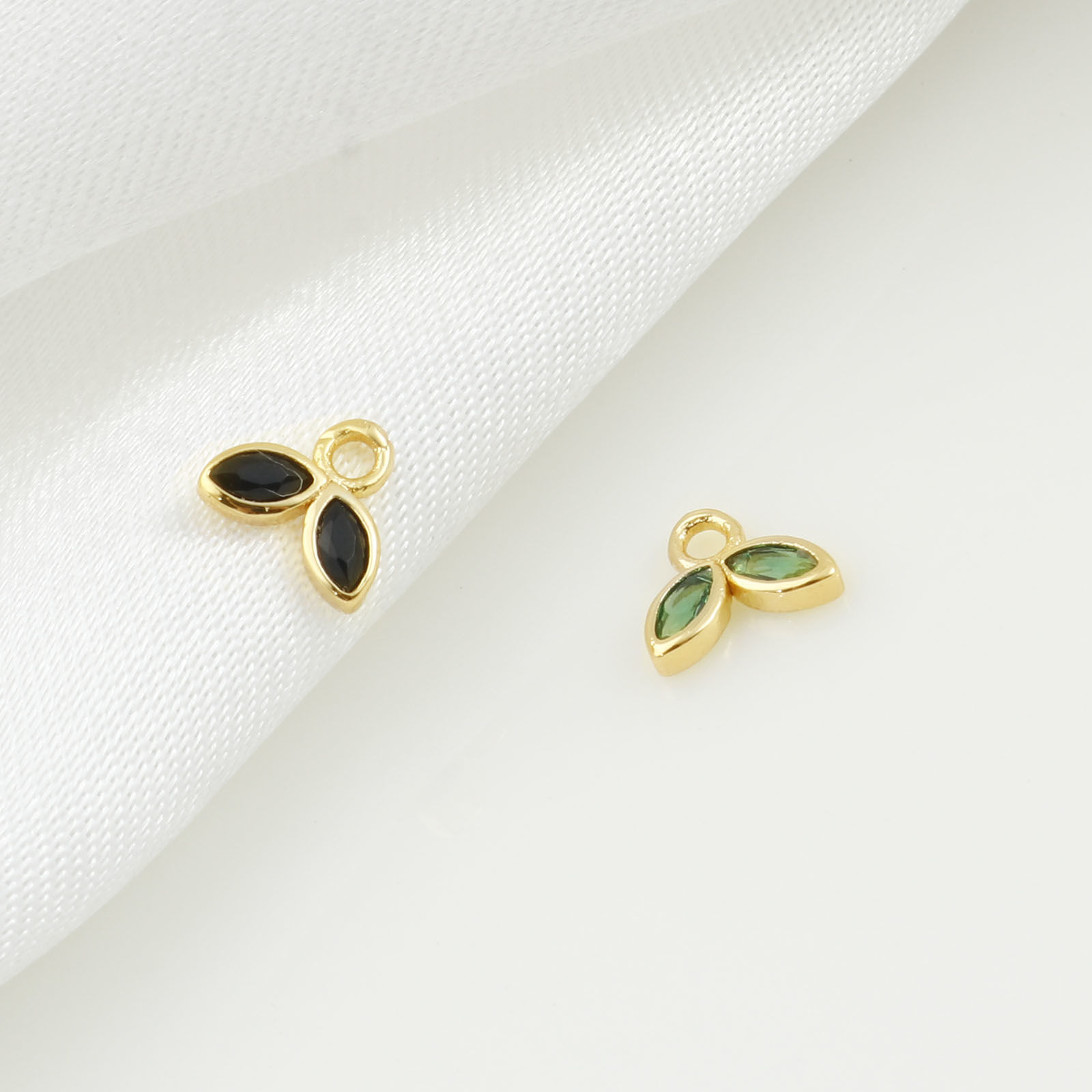 Picture of Brass Charms Leaf Real Gold Plated Multicolour Cubic Zirconia 6mm x 5mm