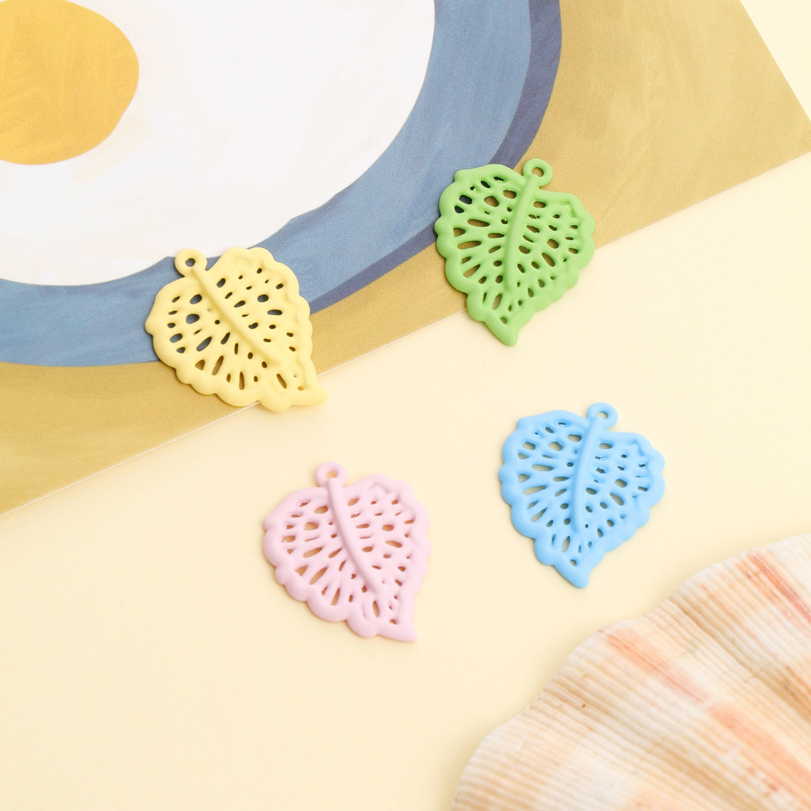 Immagine di Lega di Zinco Charms Foglia Multicolore Pittura 25mm x 20mm , 10 Pz