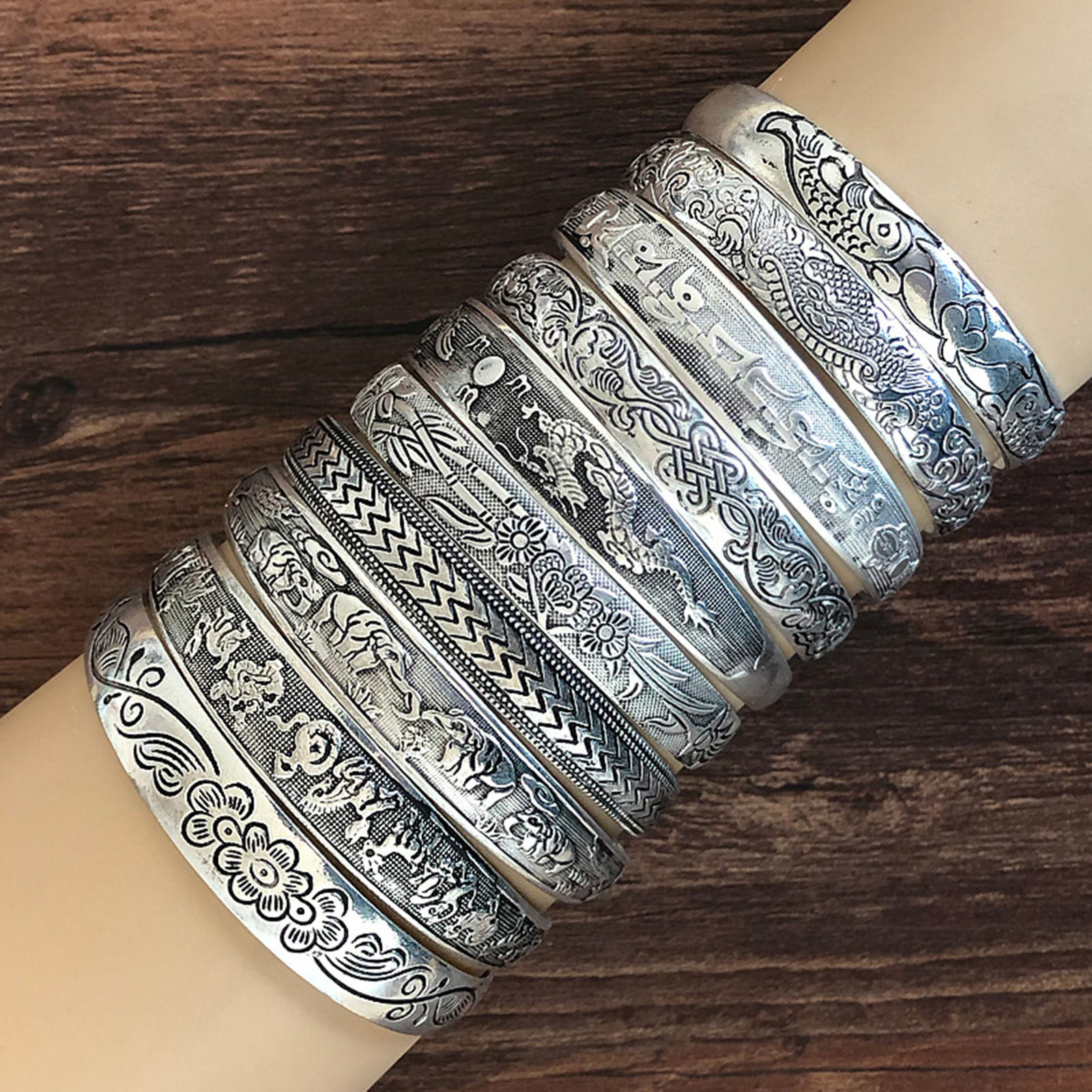 Image de Bracelet Manchette Jonc Semi-Ouvert Style Bohème Argent Vieilli Motif Sculpté 1 Pièce