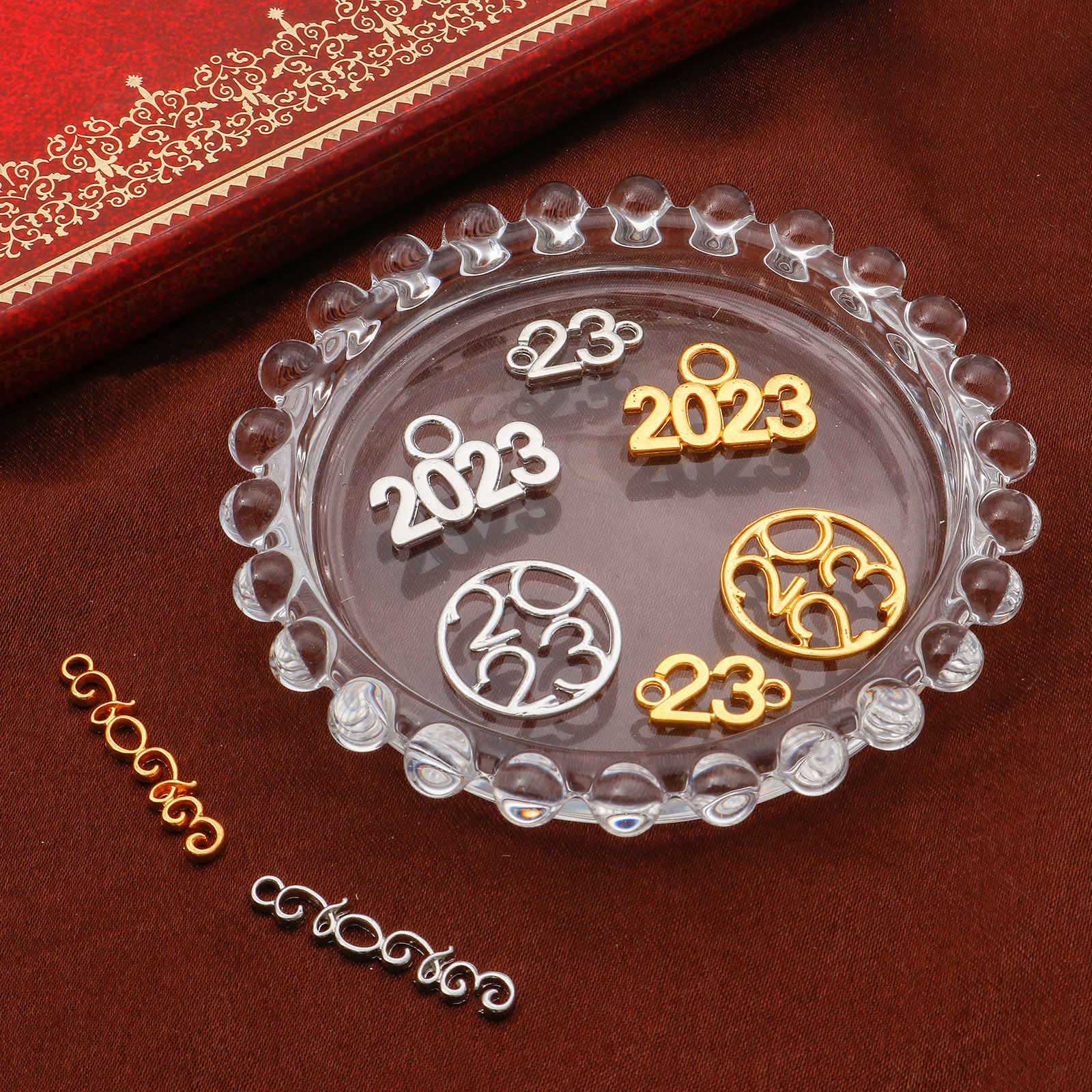 Immagine di Lega di Zinco Anno Charms Multicolore Lettere " 2023 " 20 Pz
