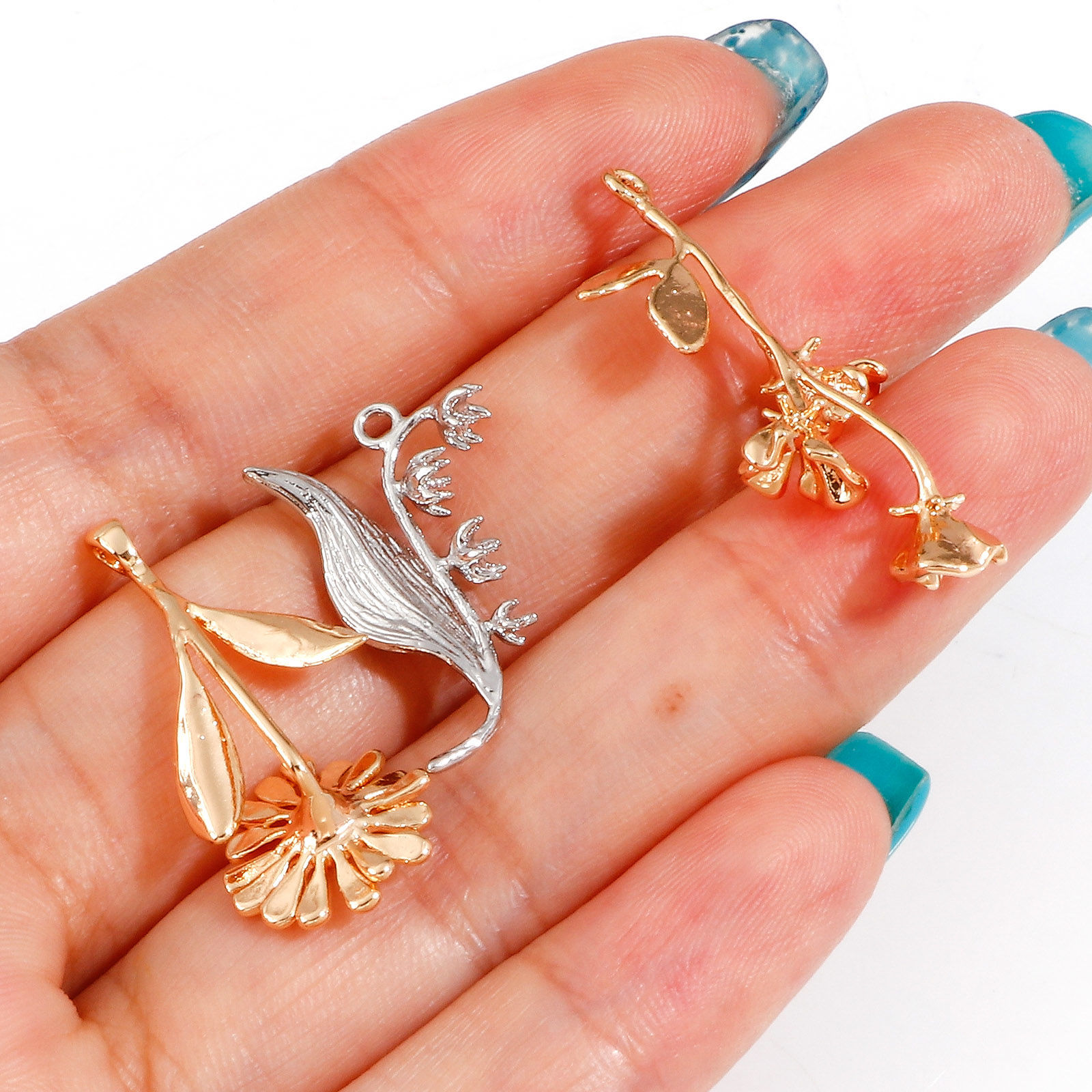 Imagen de Latón Colgantes Charms Flor Oro Real Chapado 3D 2 Unidades