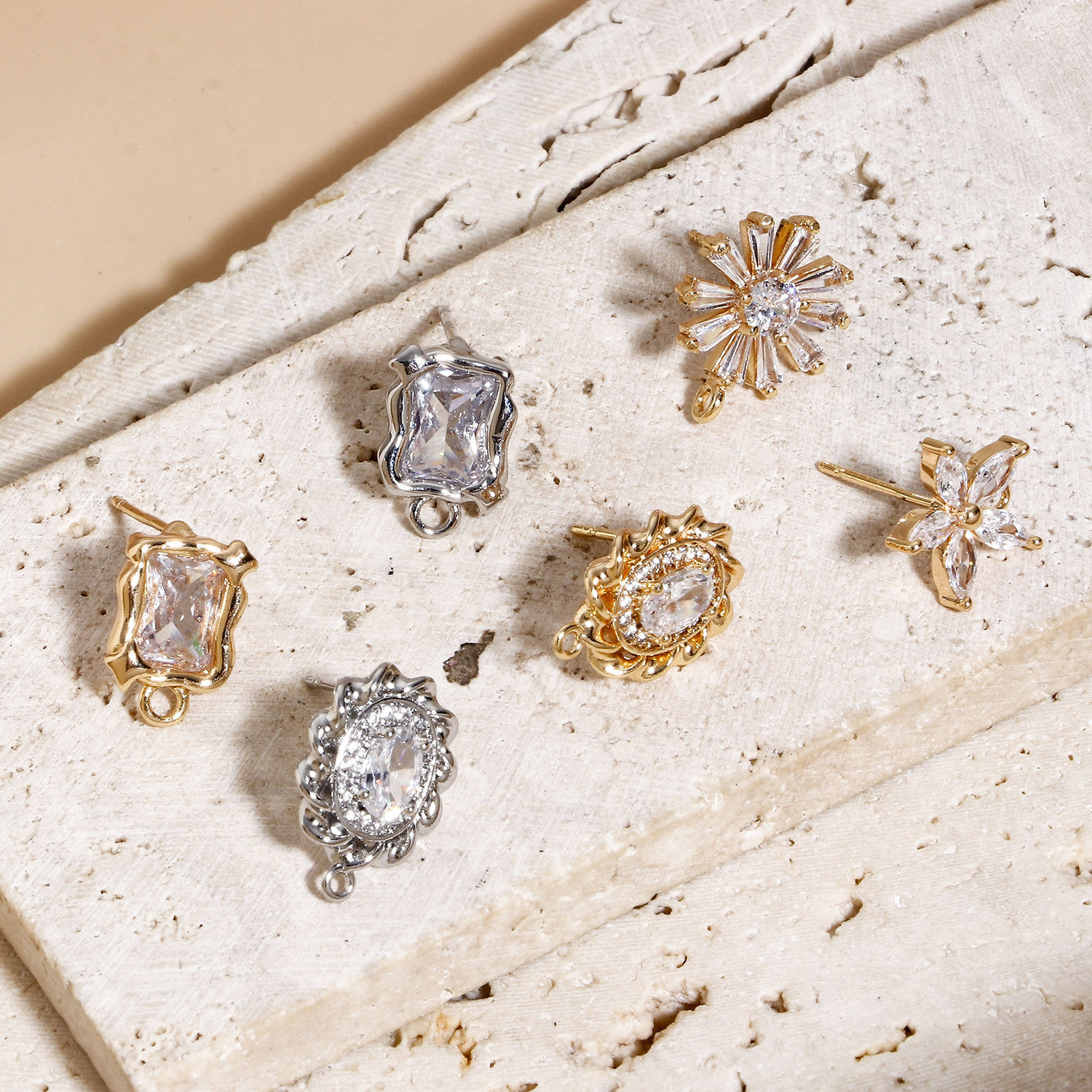 Immagine di Ottone Orecchini a Perno Multicolore Fiore Con Loop Trasparente Cubic Zirconiae 2 Pz