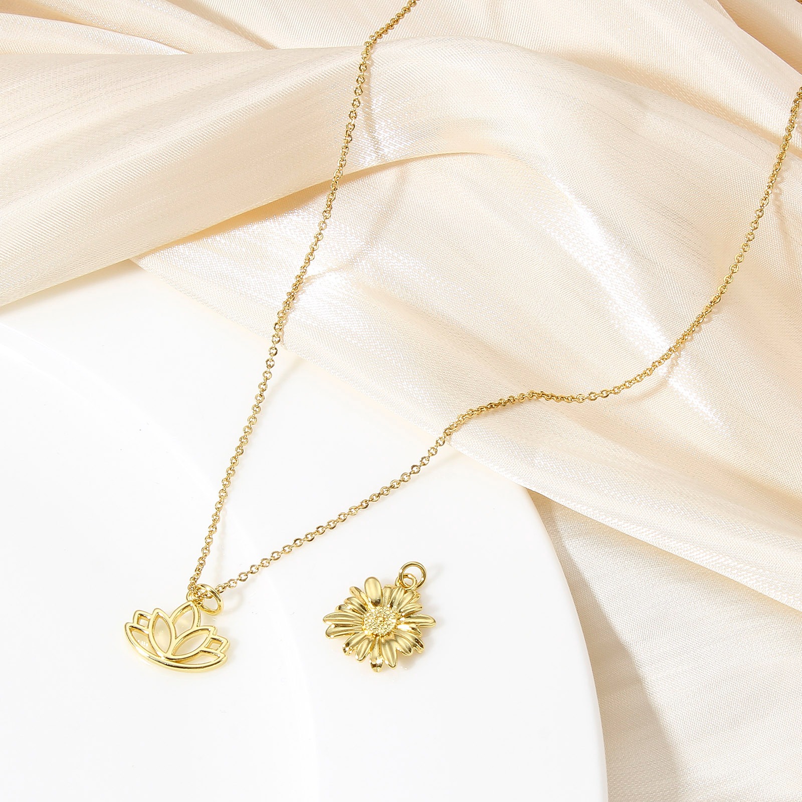 Immagine di 1 Pz Ottone Charms Fiore 18K Vero Oro Placcato