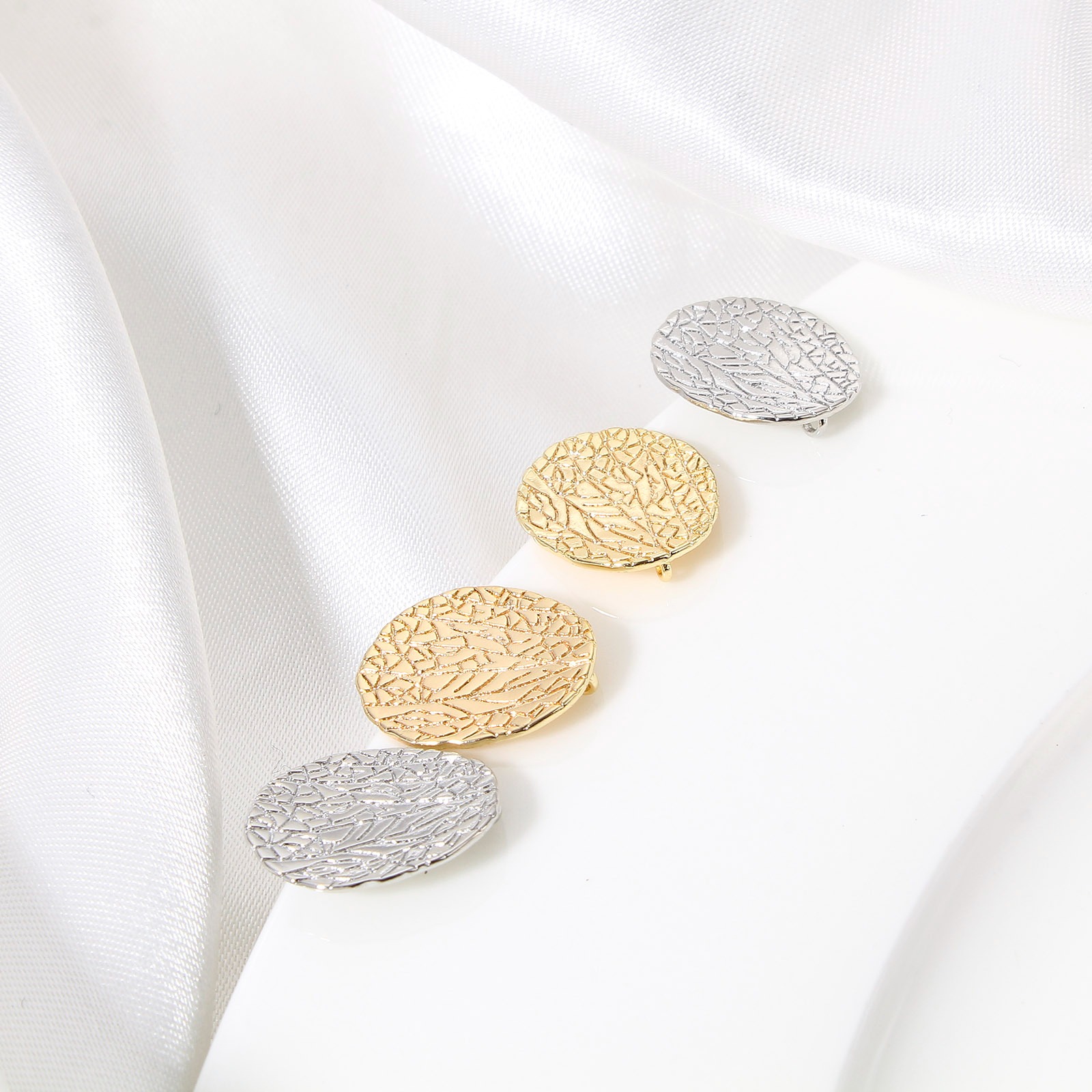 Immagine di 2 Pz Ottone Martellato Orecchino a Bottone per Orecchio con Accessori per Connettori ad Anello Vero Oro Placcato Ovale goffratura