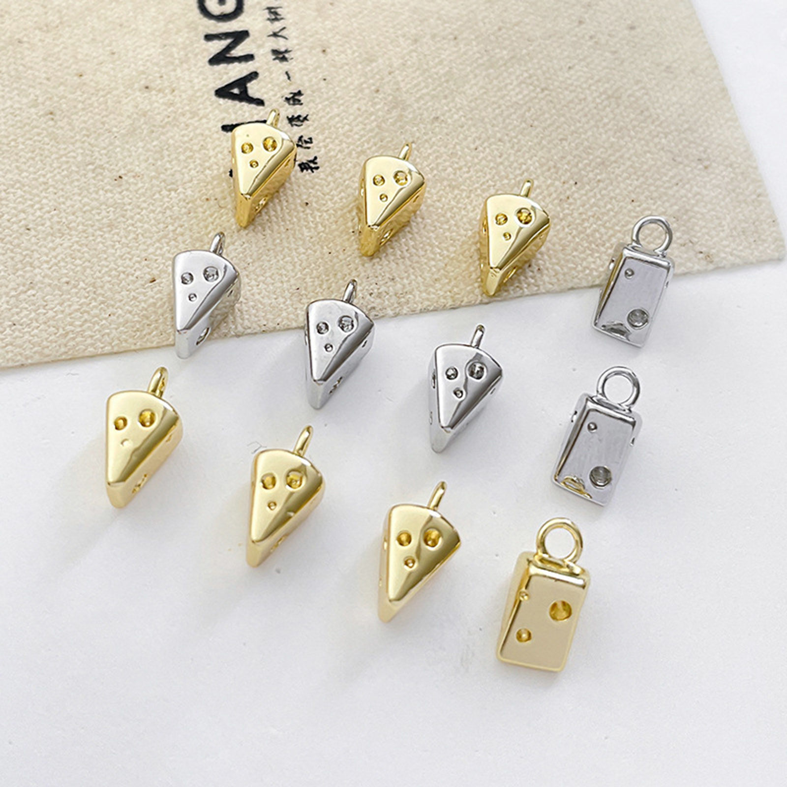 Bild von 2 Stück Messing Charms Bunt Käse 3D 11mm x 5mm