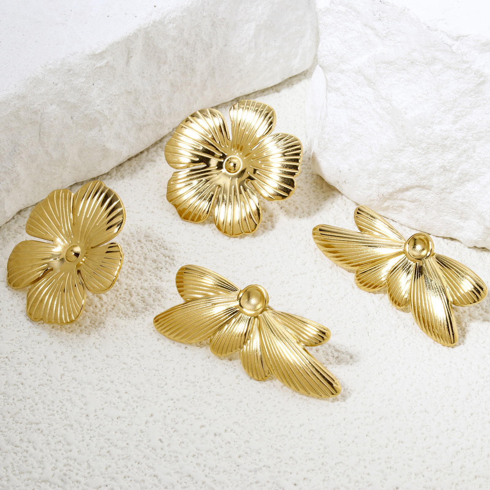 Picture of 1 Pair Vacuum Plating 304 Stainless Steel Ear Post Stud Earrings 18K Gold Plated Flower Leaves With Stoppers