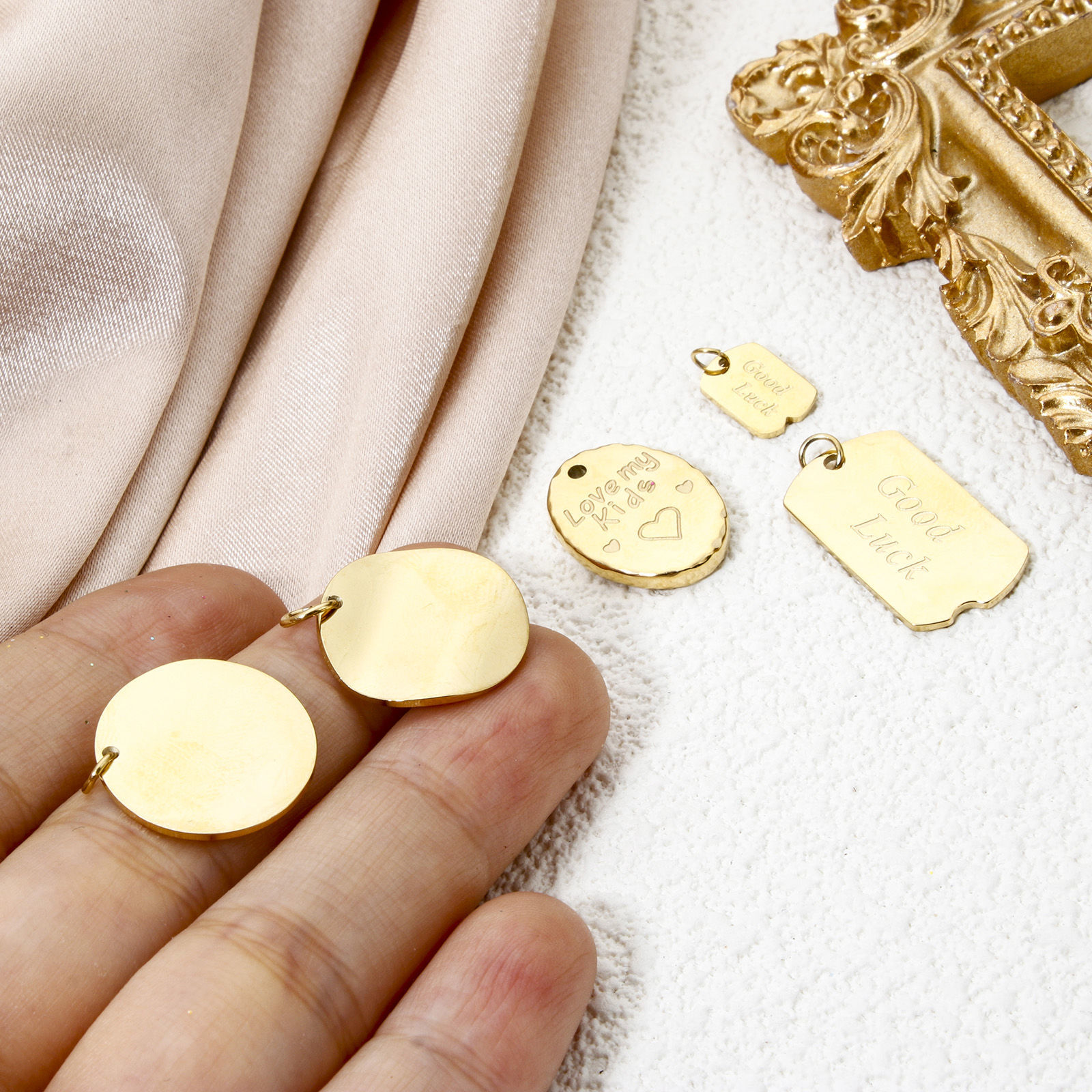 Picture of Eco-friendly Vacuum Plating 304 Stainless Steel Charms 18K Real Gold Plated Round Oval Message " Goodluck "