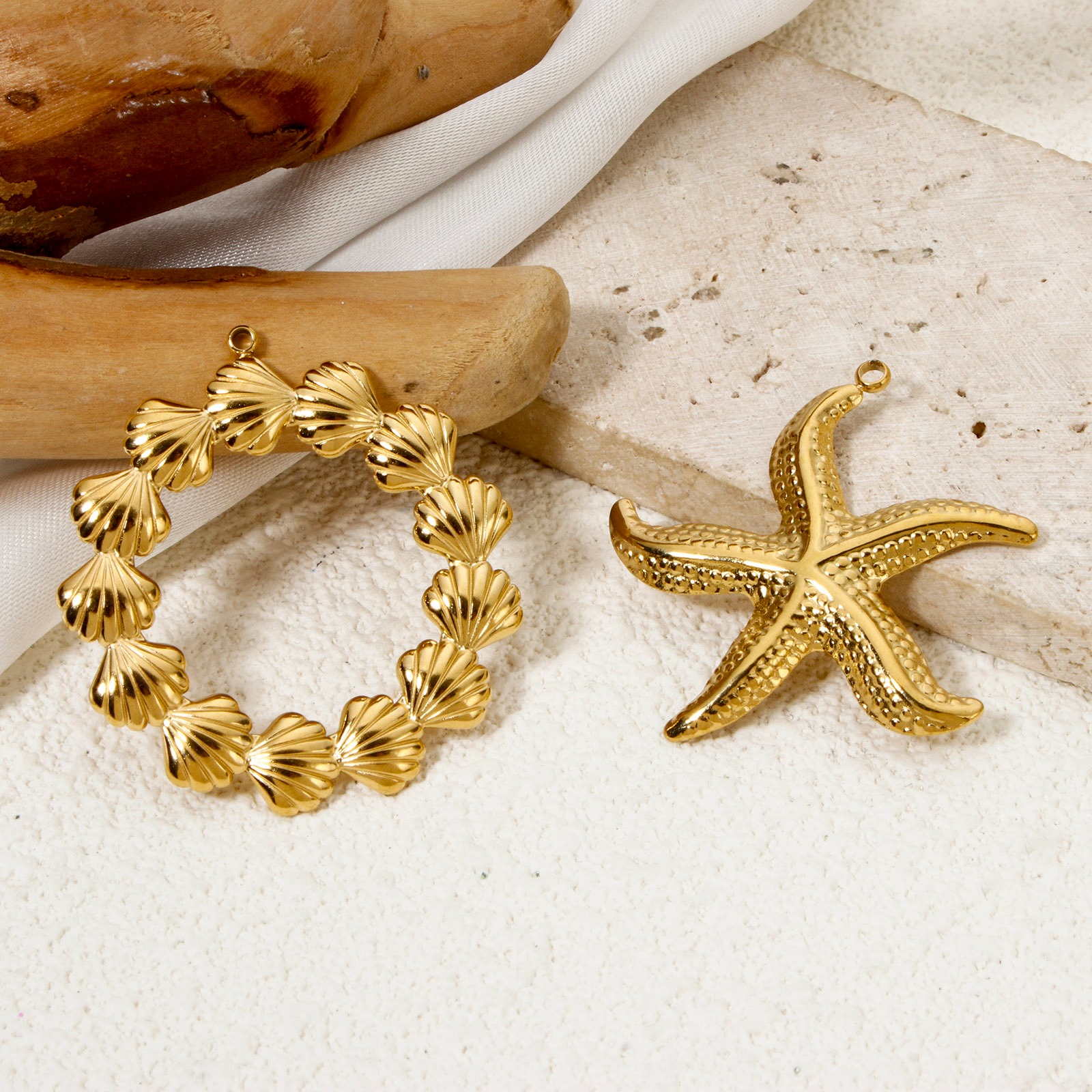 Picture of Eco-friendly Vacuum Plating 304 Stainless Steel Ocean Jewelry Pendants 18K Real Gold Plated Seahorse Animal Shell 3D