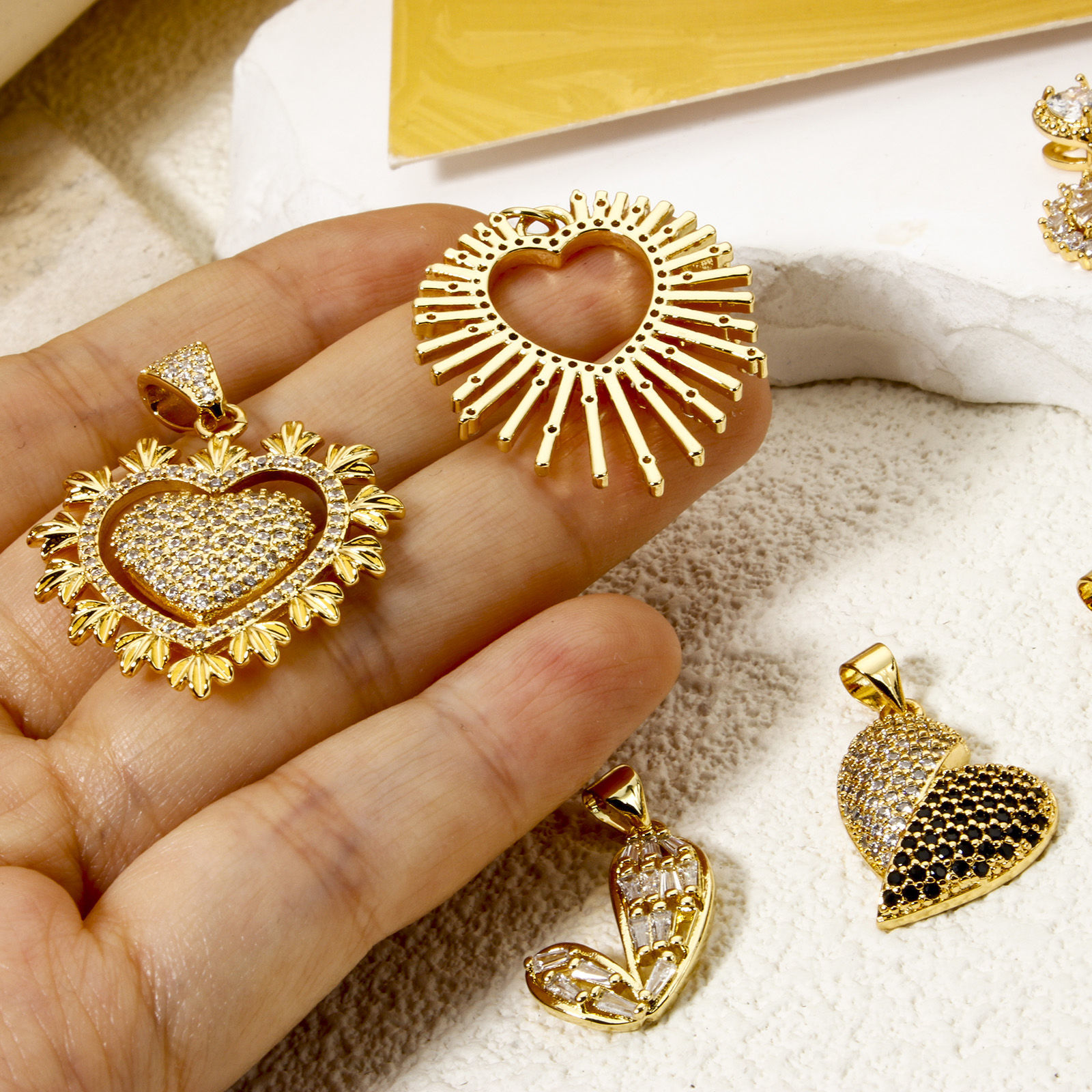 Picture of Valentine's Day Charms 18K Gold Plated Heart