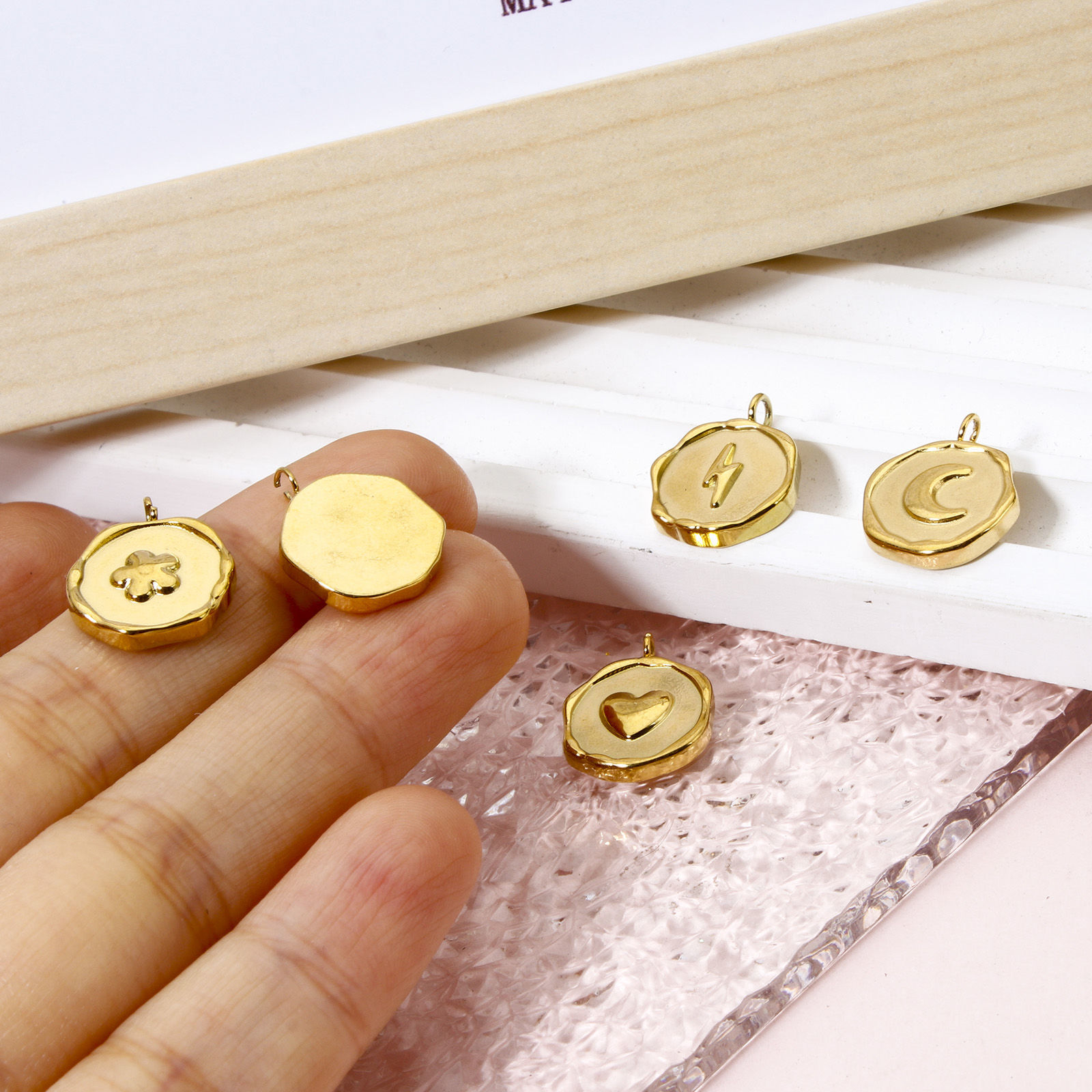 Picture of Eco-friendly PVD Vacuum Plating 304 Stainless Steel Valentine's Day Charms 18K Real Gold Plated Round Disc Moon 16mm x 13mm
