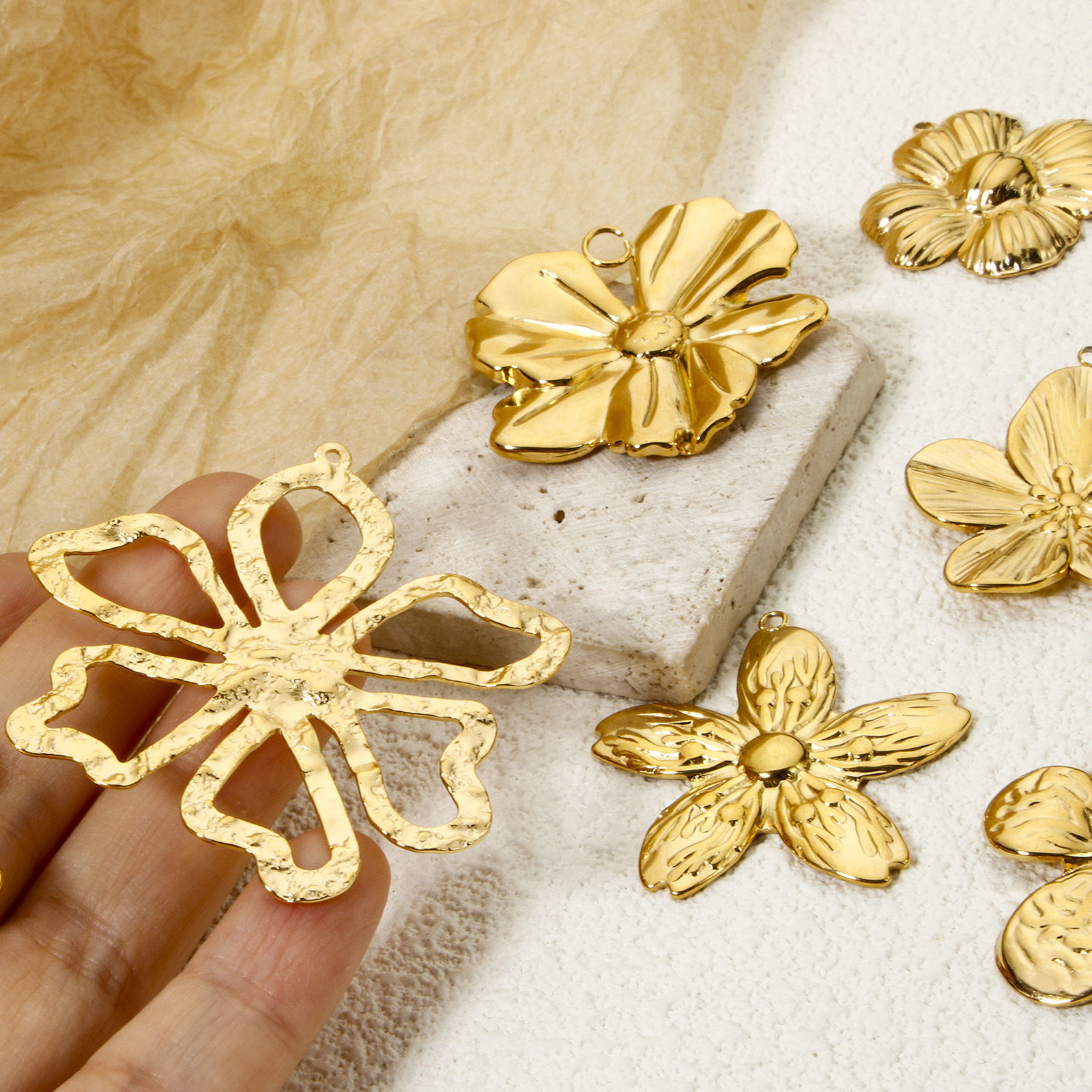 Picture of Eco-friendly PVD Vacuum Plating 304 Stainless Steel Flora Collection Pendants 18K Real Gold Plated Dragonfly Animal Flower