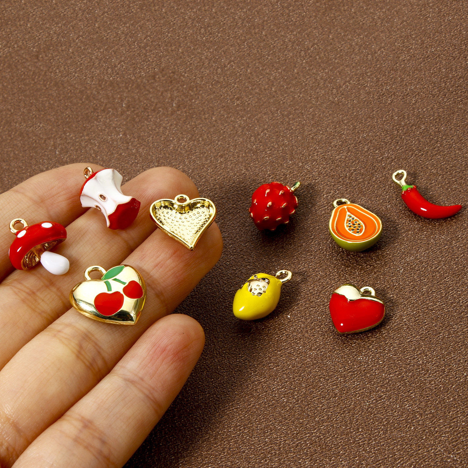 Immagine di 2 Pz Ottone Ciondoli Placcato Oro 18K Frutta Smalto