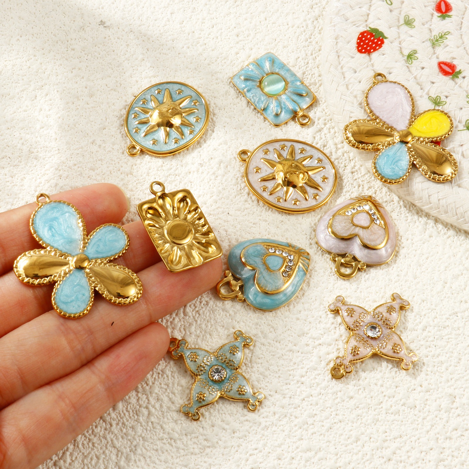 Picture of Eco-friendly PVD Waterproof Anti-Tarnish Hypoallergenic 304 Stainless Steel Charms Wholesale 18K Real Gold Plated