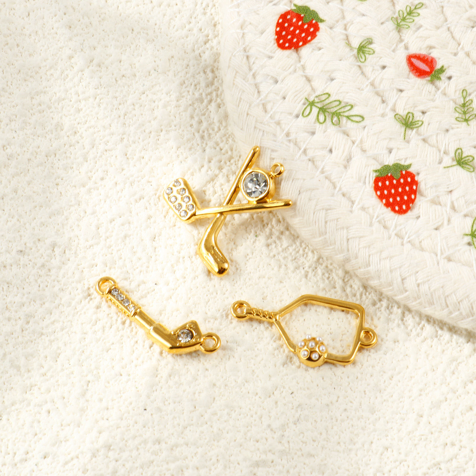 Picture of Eco-friendly PVD Waterproof Anti-Tarnish Hypoallergenic 304 Stainless Steel Sport Connectors Charms Pendants Wholesale 18K Real Gold Plated