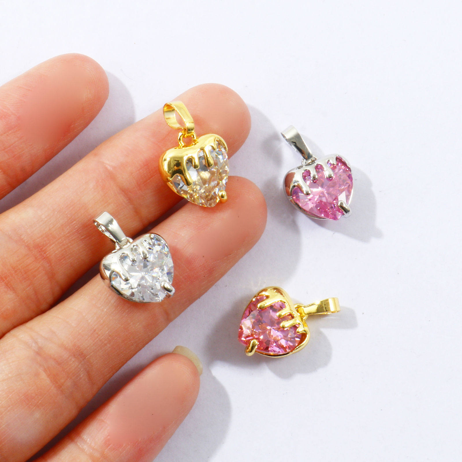 Bild von 2 Stück Messing + Kubisch Zirkonia Valentinstag Charm-Anhänger Großhandel, Bunt Herz Klar Zirkonia 18mm x 11.5mm