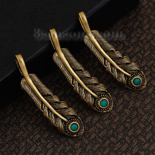 真鍮 ペンダント 羽 金古美 緑 模造ターコイズ 56mmx 15mm、 1 個 の画像