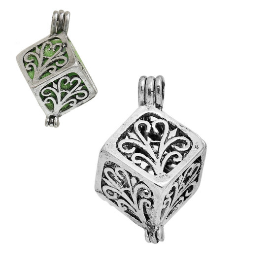 Image de Pendentif Médaillon Huile Essentielle Diffuseur en Laiton Losange Fleur Creux Pouvoir Ouvrir Argent Vieilli (Balle Compatible: 14mm Dia) 28mm x 19mm - 26mm x 18mm, 2 Pcs