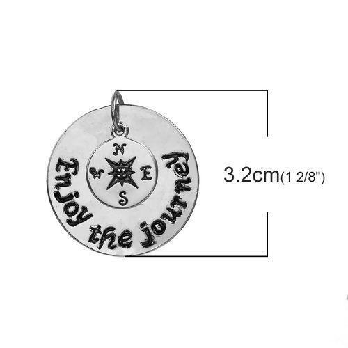 真鍮 ペンダント コンパス 銀古美 文字 " Enjoy The Journey" 32mmx 30mm、 1 個 の画像