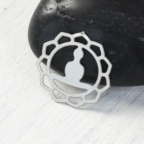 304ステンレス鋼 仏教 曼荼羅 装飾 花 シルバートーン 透かし 16mm x 16mm、 10 個 の画像