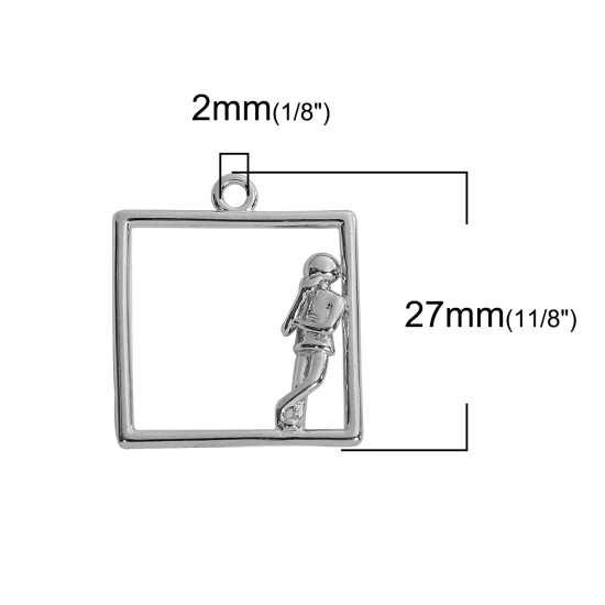 真鍮 リリパット チャーム 正方形 シルバートーン 人物 27mmx 23mm、 2 個 の画像