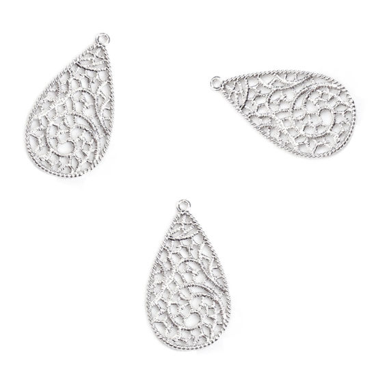 Image de Breloque Dentelle Métallique en Laiton Goutte d'Eau Fleurs Creuses Argent Mat 29mm x 16mm, 3 Pcs