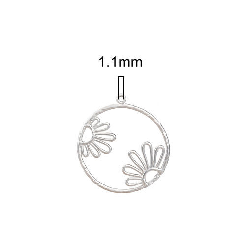真鍮 チャーム 円形 マットシルバー 花 29mm x 26mm、 3 個 の画像