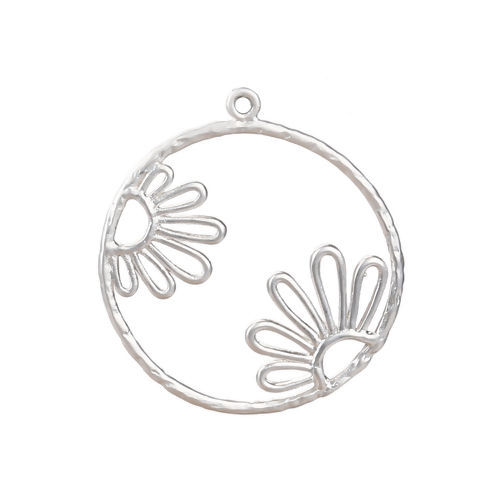 真鍮 チャーム 円形 マットシルバー 花 29mm x 26mm、 3 個 の画像
