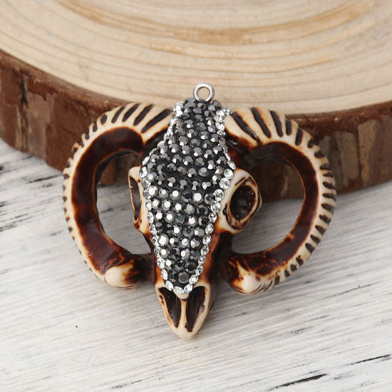 Image de Pendentifs en Résine Style Bohème Chèvre Micro Pavé Brun à Strass Gris 49mm x 46mm, 1 Pièce