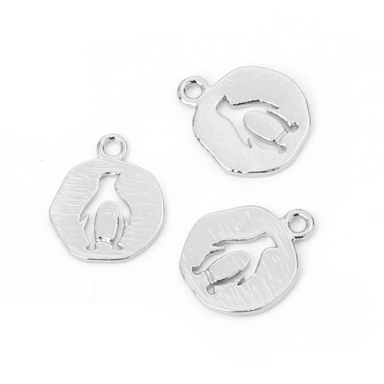 真鍮 チャーム 円形 シルバートーン ペンギン 14mm x 11mm、 5 個 の画像