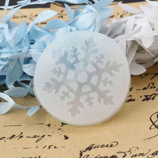 Image de Moule en Silicone Rond Blanc Floconde de Noël 5.2cm Dia., 2 Pcs