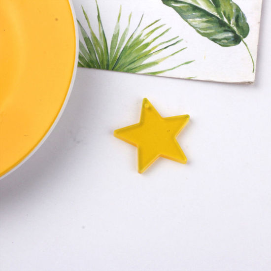 Image de Breloques en Acrylique Etoile Jaune 29mm x 28mm, 20 Pcs