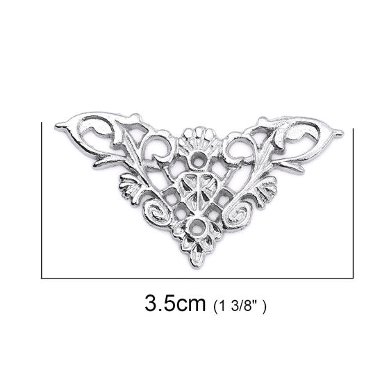 Immagine di Lega di Zinco Filigree Stamping Cabochon per Abbellimento Triangolo Tono Argento 35mm x 35mm, 20 Pz