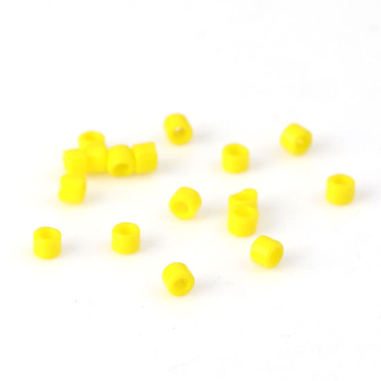 （日本輸入） ガラス デリカシードビーズ 竹ビーズ 黄色 不透明 1.7mm x 1.3mm, 穴: 約 0.8mm, 3 グラム (約 210 個 /グラム) の画像