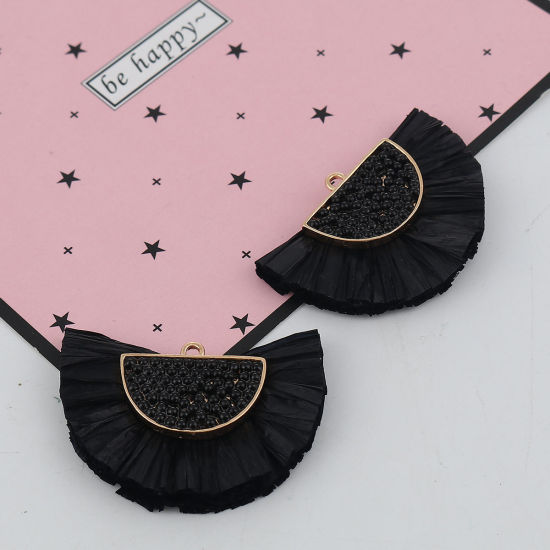 Image de Pendentifs Franges Perles de Rocailles en Raphia Demi-Rond Doré Noir 46mm x 33mm, 1 Pièce