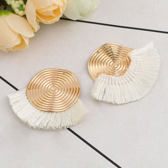 Immagine di Poliestere Nappine Ciondoli Spirale Oro Placcato Bianco 45mm x 35mm, 3 Pz