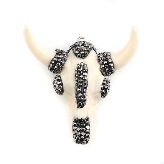 Image de Pendentifs Style Bohème en Résine Micro Pave Crème Tête de Bœuf à Strass Gris Foncé 50mm x 49mm, 1 Pièce