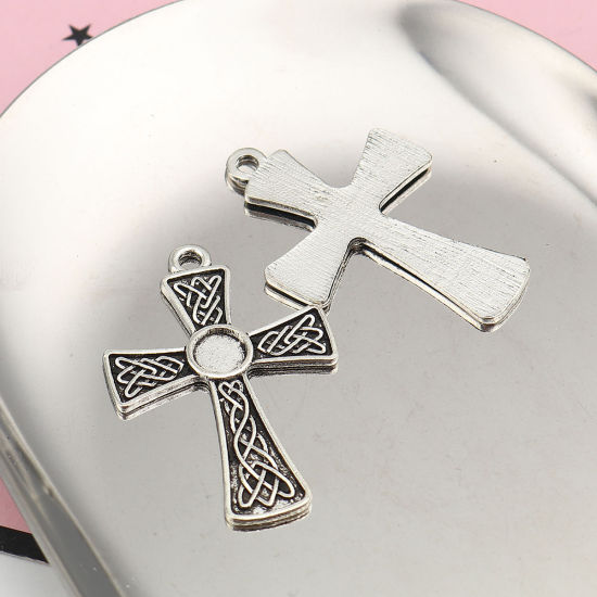 Image de Pendentifs Supports à Cabochons en Nœud celtique Alliage de Zinc Croix Argent Vieilli Motif Sculpté (Convenable à 6mm Dia) 40mm x 27mm, 20 Pcs