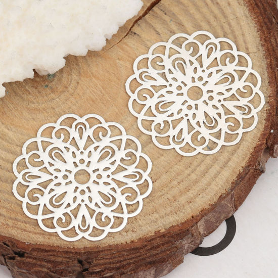 Image de Connecteurs Estampe en Filigrane en Laiton Fleur Argent Mat 26mm x 25mm, 10 Pcs